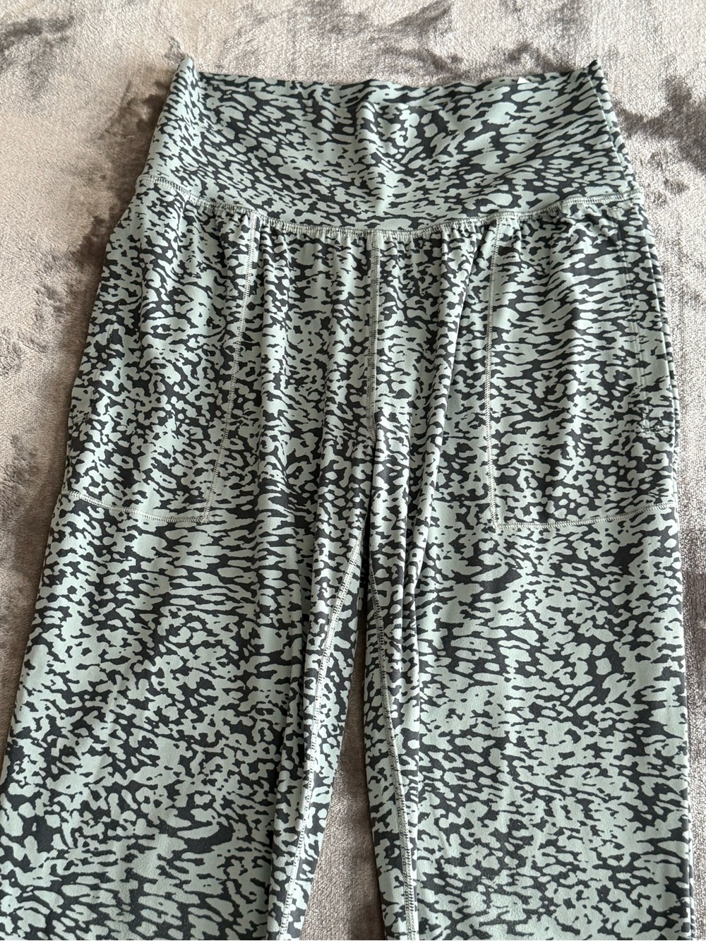Athleta Salutation Jogger Ocelot Print Size S Soft Teal Grey Yoga Pants Athletic - Picture 3 of 11